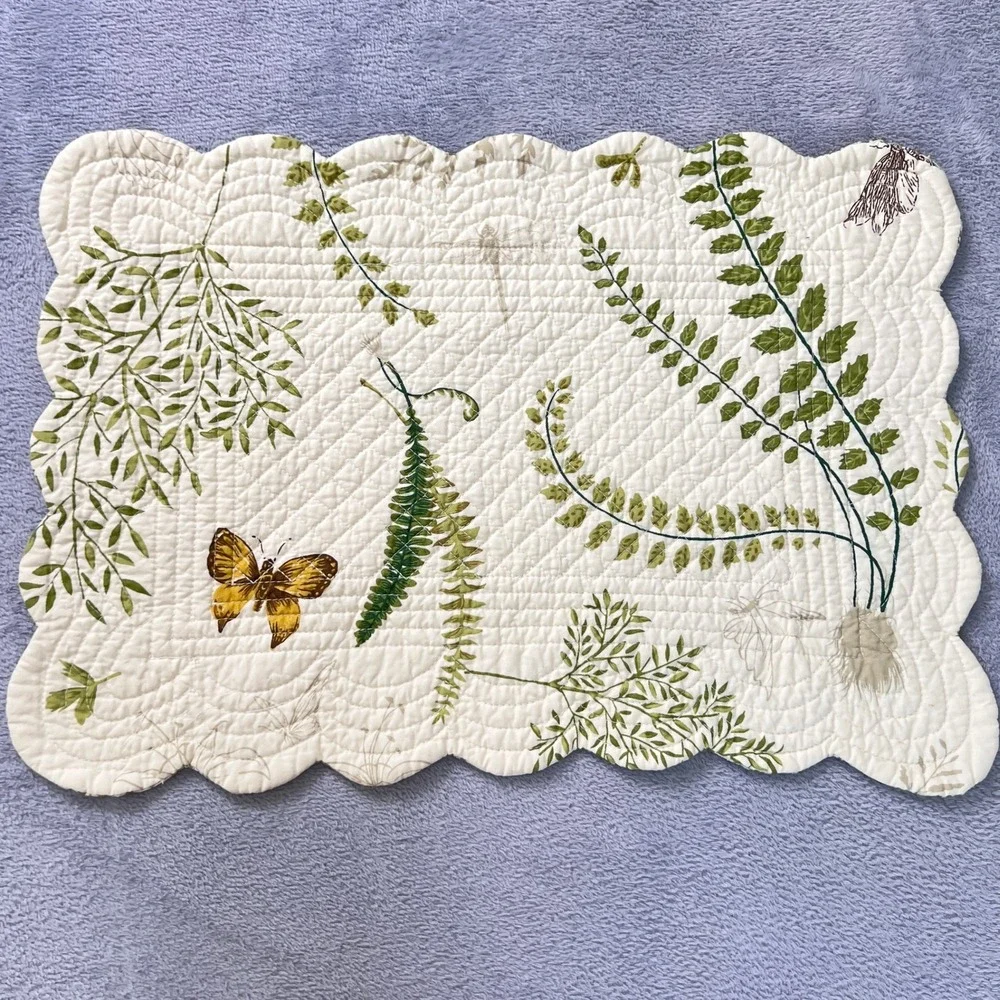 Botanical Fern‎ Quilted Placemats Set of 4 Green White Reversible Scalloped Edge